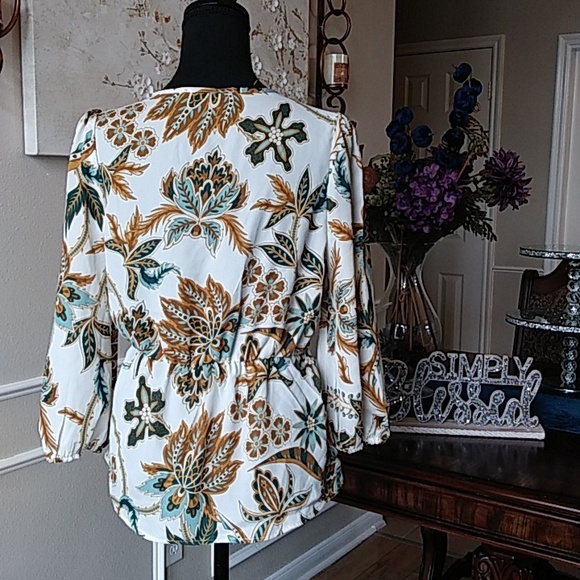 Floral Faux Wrap Blouse By Harvé Bernard. Size M - Picture 4 of 17